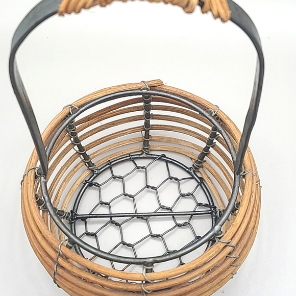 Bamboo Wicker Basket with Handle - Picture 3 of 5